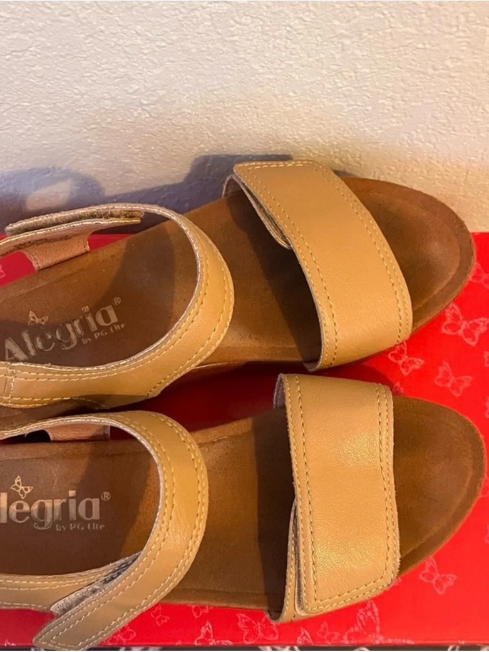 Aleǵria Tan Leather Platform Sandals Comfort Wedge Velcro